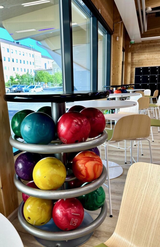 Keilapalloja Kemin keilahallilla